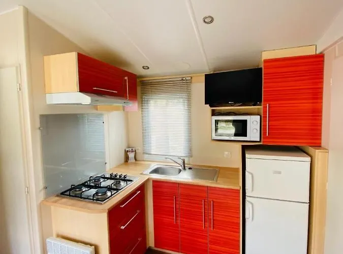 مكان تخييم Camping Oliana