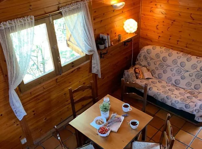 مكان تخييم Camping Oliana