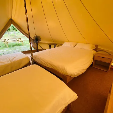 אתר קמפינג Camping Oliana Oliana