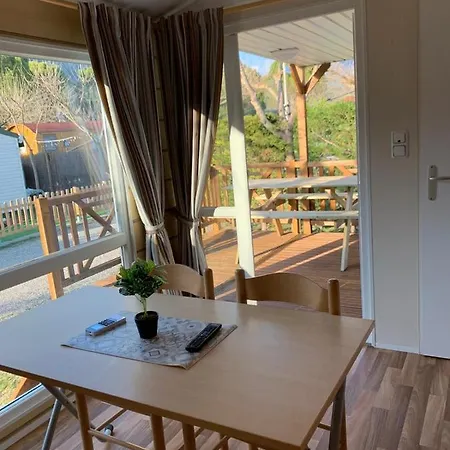 Camping Oliana אתר קמפינג *