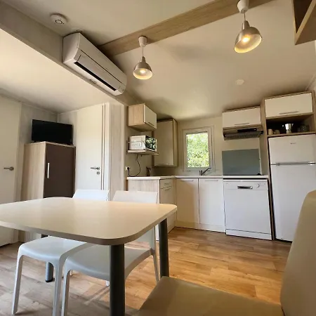 Camping Oliana אתר קמפינג *