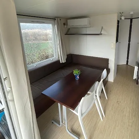 Camping Oliana אתר קמפינג