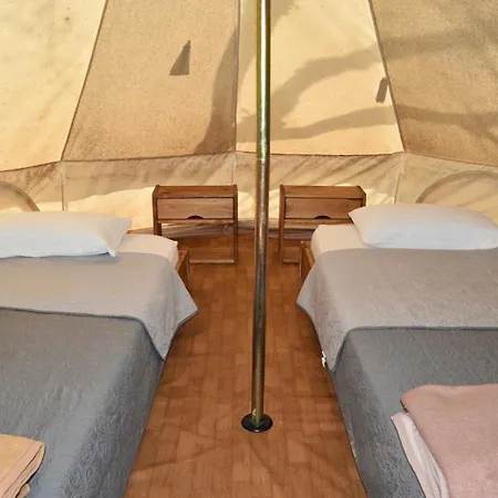 Camping Oliana אתר קמפינג