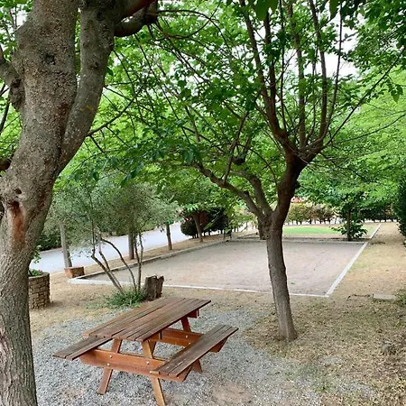 Camping Oliana مكان تخييم *